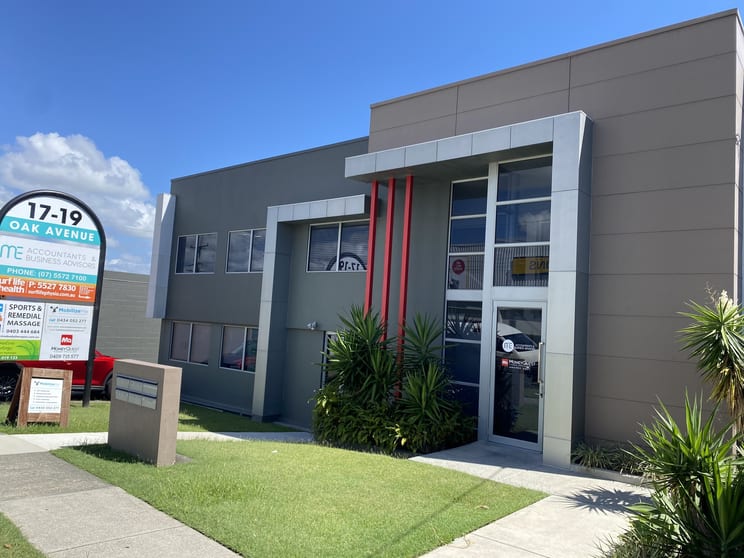 Click to view all images oak ave Miami QLD 4220 - Image 1