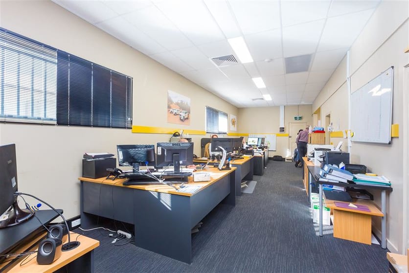 Click to view all images 19 Stanhope Gardens Midvale WA 6056 - Image 3