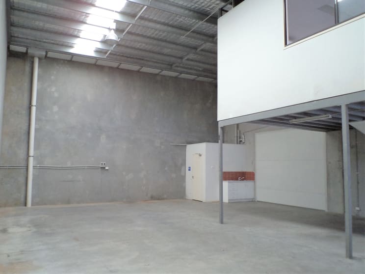 Click to view all images Unit 2/20-22 Ellerslie Rd Meadowbrook QLD 4131 - Image 3