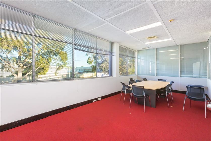 Click to view all images 81 Robinson Avenue Belmont WA 6104 - Image 2