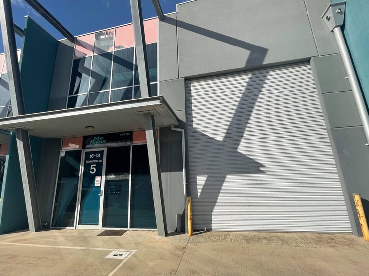 Click to view all images 5/16-18 Tennyson Street Williamstown North VIC 3016 - Image 1