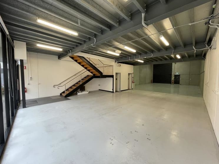 Click to view all images UNIT 3/3 - 2 Phillip Court Port Melbourne VIC 3207 - Image 2