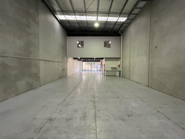 Click to view all images 2-2 Phillip Crt Port Melbourne VIC 3207 - Image 2