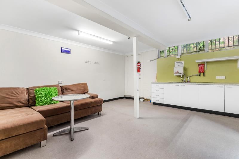 Click to view all images Suite 2/182 Parry Street Newcastle West NSW 2302 - Image 3