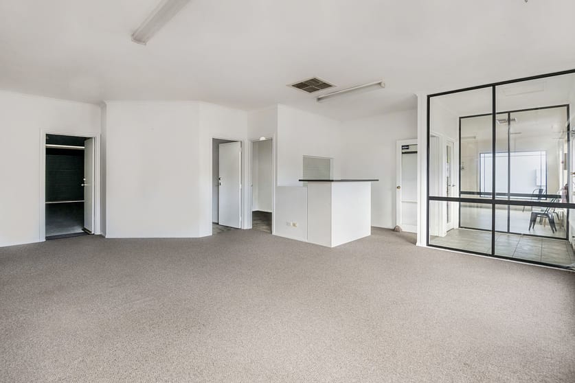 Click to view all images 77A High Street Kangaroo Flat VIC 3555 - Image 2
