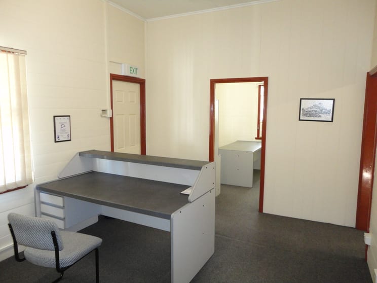 Click to view all images 4 Wilson Lane Ipswich QLD 4305 - Image 2