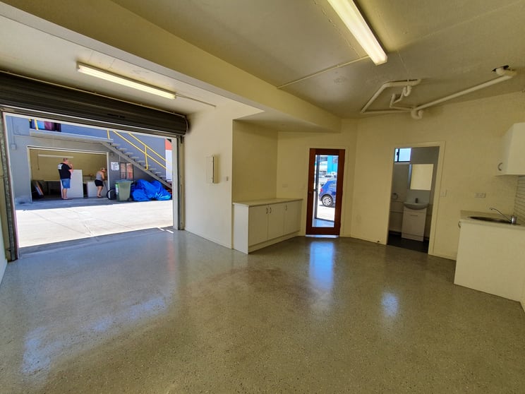 Click to view all images Currumbin Waters QLD 4223 - Image 2
