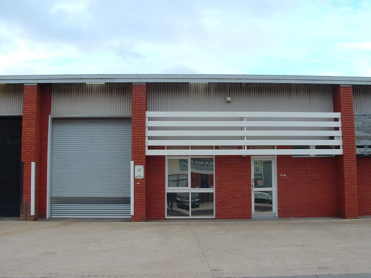 Click to view all images 5/15-17 Slough Road Altona VIC 3018 - Image 1