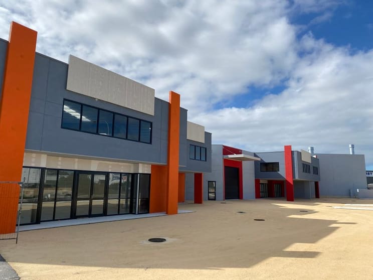Click to view all images 32 Supreme Loop Gnangara WA 6077 - Image 2