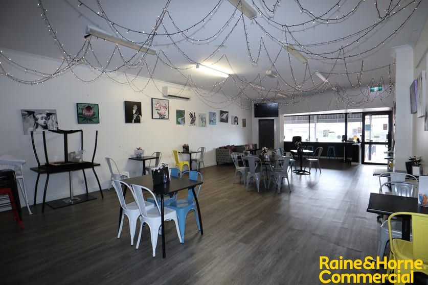 Click to view all images 403C Lake Albert Road Wagga Wagga NSW 2650 - Image 3