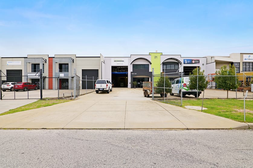 Click to view all images 1/21 Mordaunt Circuit Canning Vale WA 6155 - Image 1