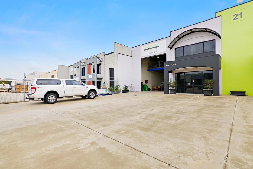 Click to view all images 1/21 Mordaunt Circuit Canning Vale WA 6155 - Image 3