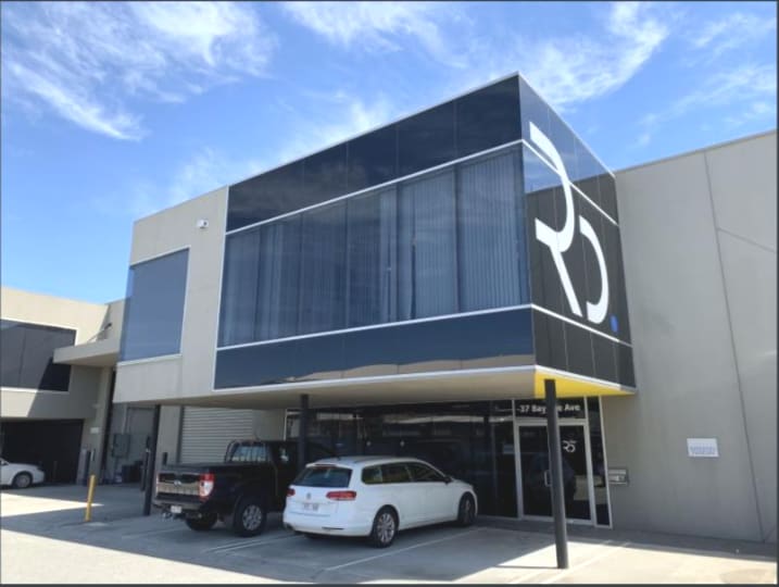2/37 Bayside Avenue Port Melbourne VIC 3207 - Image 1