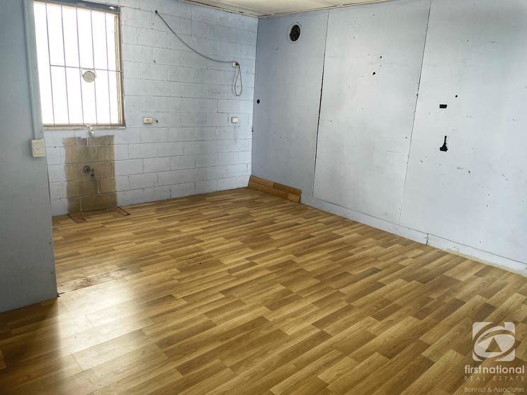 Click to view all images 2/23 High Street Wodonga VIC 3690 - Image 2