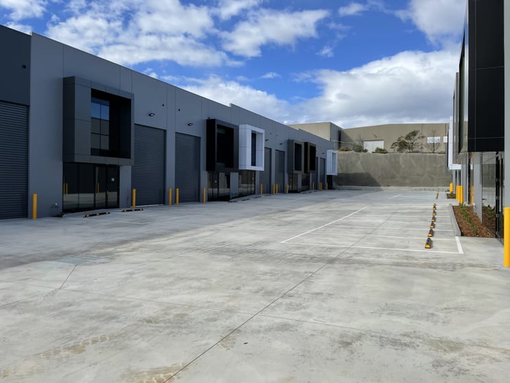 Click to view all images 12 Explorer Place Hallam VIC 3803 - Image 1