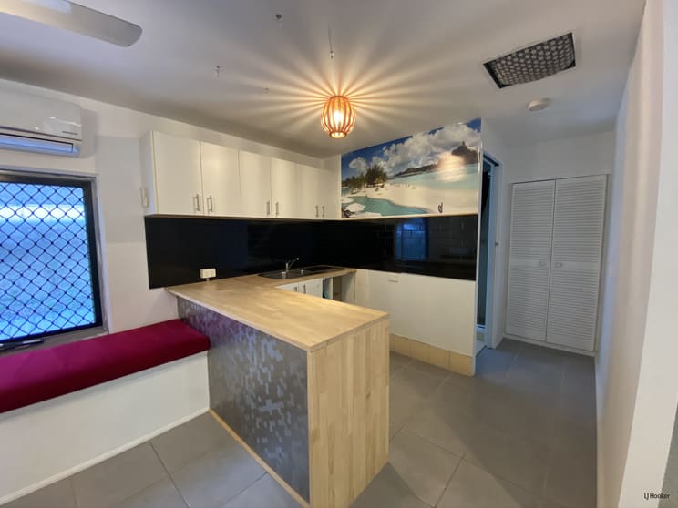 Click to view all images 5/14 Fremantle Street Burleigh Heads QLD 4220 - Image 3