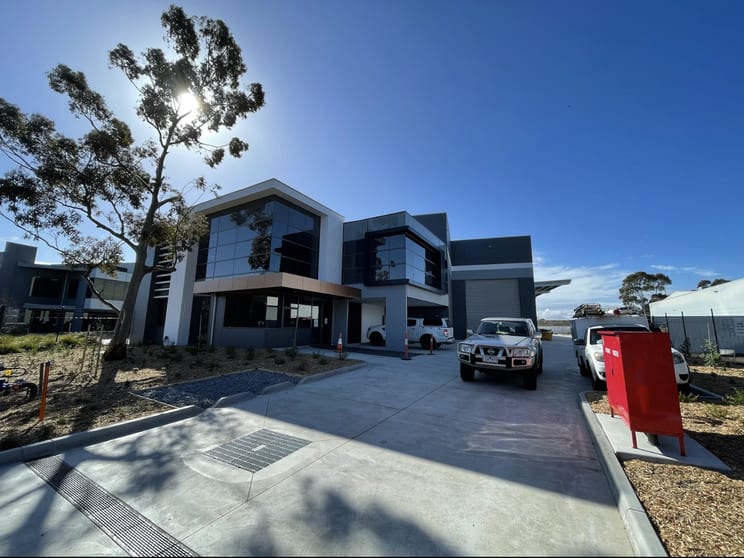 Click to view all images 77 Redwood Drive Dingley Village VIC 3172 - Image 1