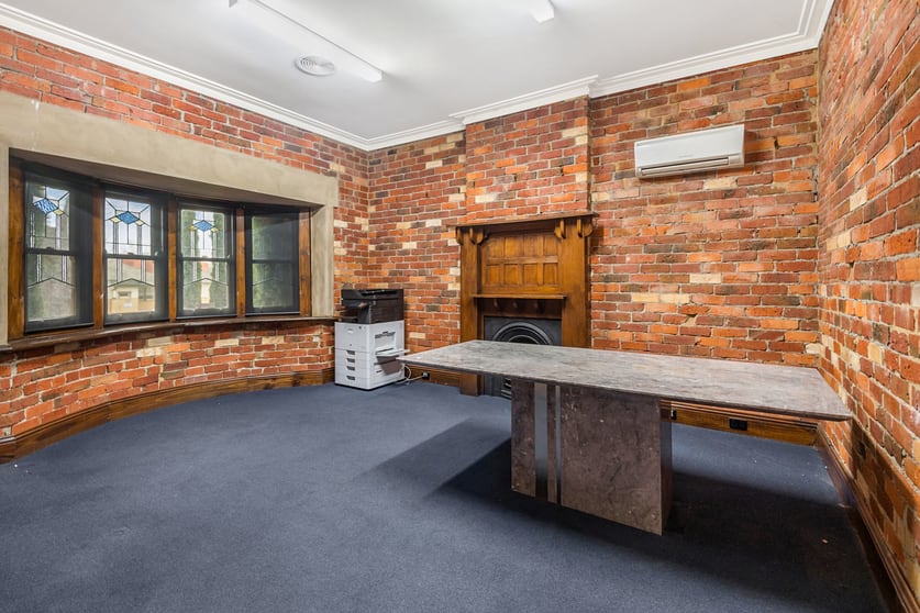 Click to view all images 10 Hopetoun Street Bendigo VIC 3550 - Image 2