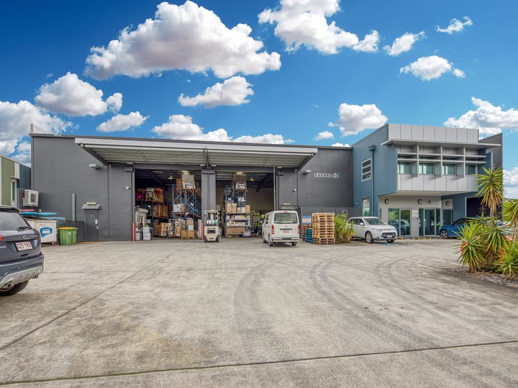 Click to view all images 9 University Drive Meadowbrook QLD 4131 - Image 2
