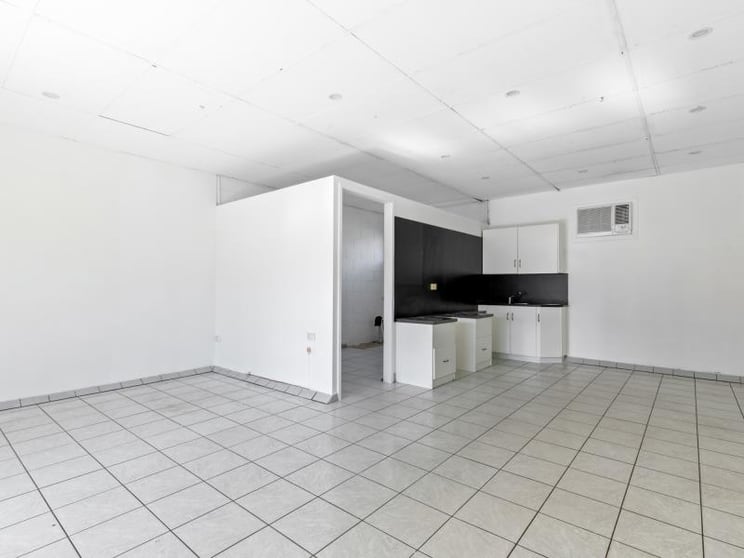 Click to view all images 2 Bruigom Street Norman Gardens QLD 4701 - Image 3