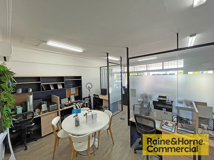 Click to view all images 1/272 St Vincents Road Banyo QLD 4014 - Image 3