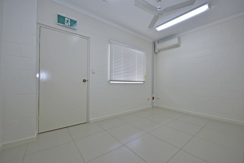 Click to view all images S - 7/10 Caryota Court Coconut Grove NT 0810 - Image 2