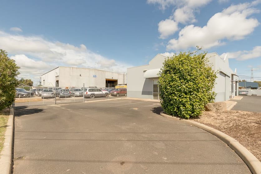 1/11 Harries Way Pinjarra WA 6208 - Image 2