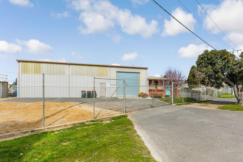 Click to view all images 1/127 Victoria Street Eaglehawk VIC 3556 - Image 1