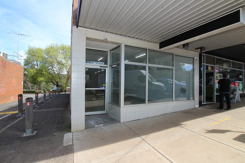 Click to view all images 92 Main Road Monbulk VIC 3793 - Image 3