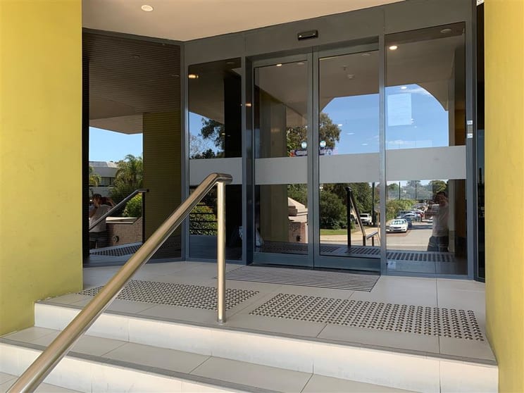 Click to view all images 5/18 Stirling Highway Nedlands WA 6009 - Image 2