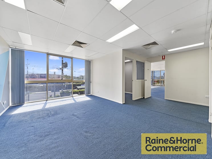 Click to view all images Unit 2/477 Newman Road Geebung QLD 4034 - Image 2