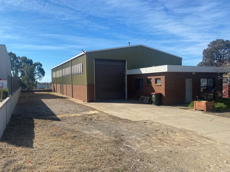 Click to view all images 5 Woodlands Court East Bendigo VIC 3550 - Image 1