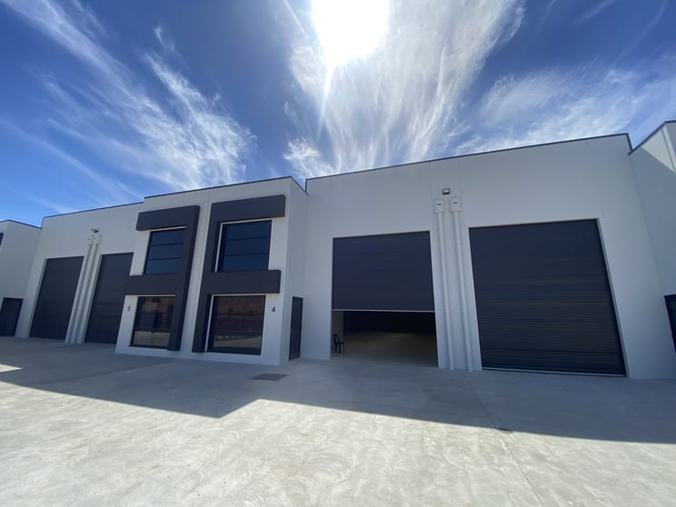 Click to view all images 4/20 Adam Street Hindmarsh SA 5007 - Image 2