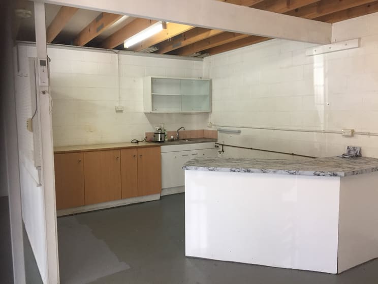 Click to view all images 28/4 Fremantle Street Burleigh Heads QLD 4220 - Image 2