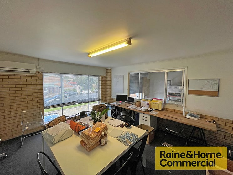 Click to view all images 2/326 Melton Road Northgate QLD 4013 - Image 3