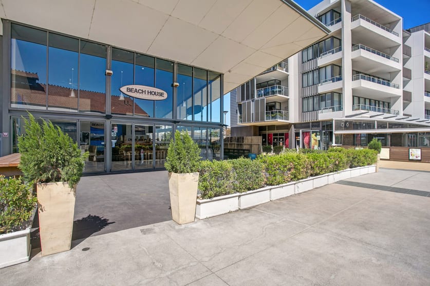 Click to view all images 2/9 - 11 Honeysuckle Drive Newcastle NSW 2300 - Image 2