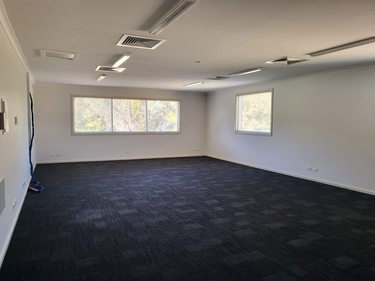 Click to view all images 4/10 Kett St Kambah ACT 2902 - Image 2