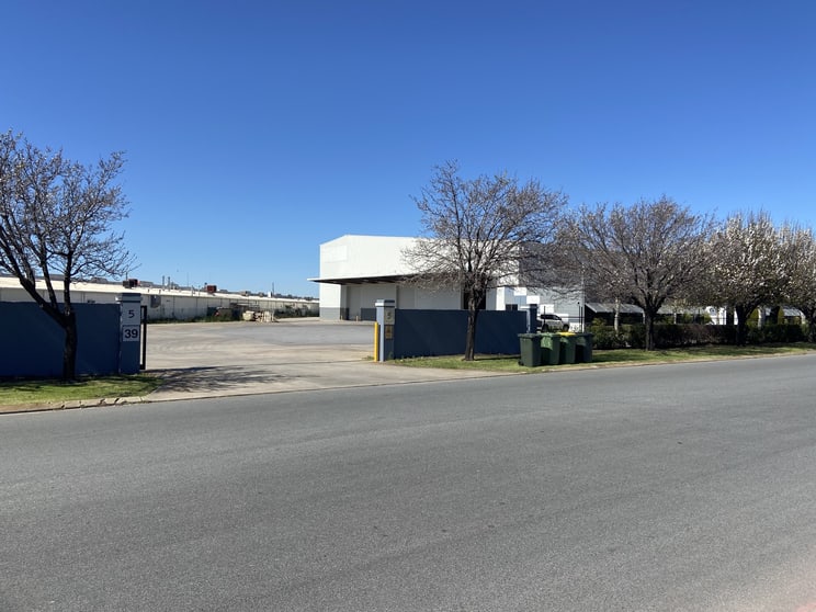 Click to view all images 39 Tomlinson Road Welshpool WA 6106 - Image 3