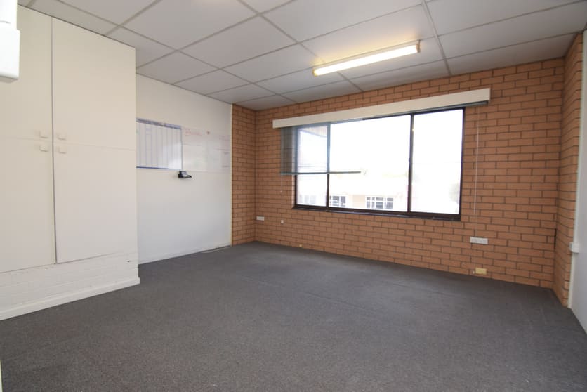 Click to view all images 3/229 Russell Street Bathurst NSW 2795 - Image 3