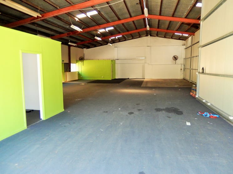 Click to view all images 2/230 Brisbane Street West Ipswich QLD 4305 - Image 3