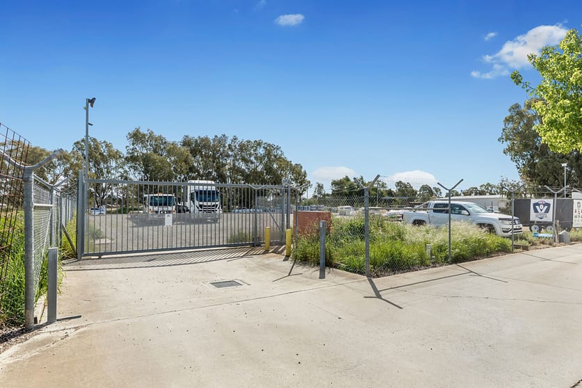 Click to view all images 3/71 Midland Highway Epsom VIC 3551 - Image 3