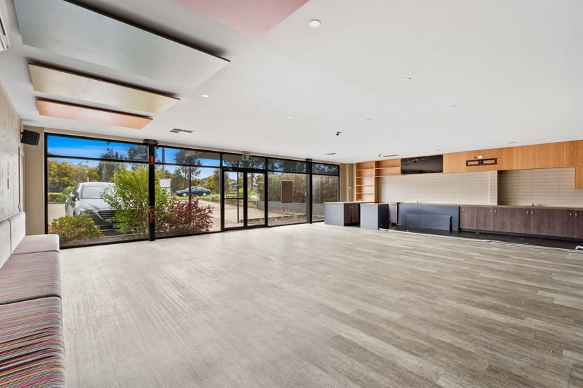 Click to view all images 2/18 Thompson Road North Geelong VIC 3215 - Image 2