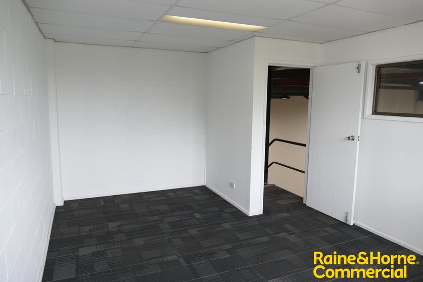 Click to view all images 3/15 Aero Road Ingleburn NSW 2565 - Image 3