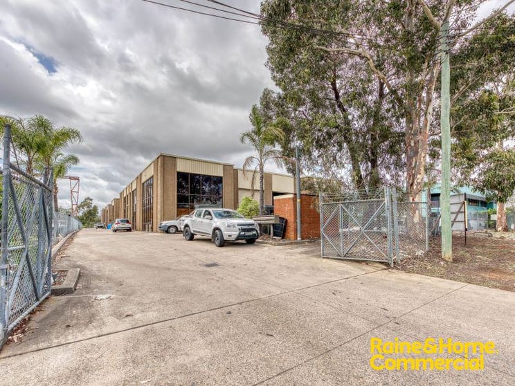 Click to view all images Unit 6/8 Kerr Road Ingleburn NSW 2565 - Image 1