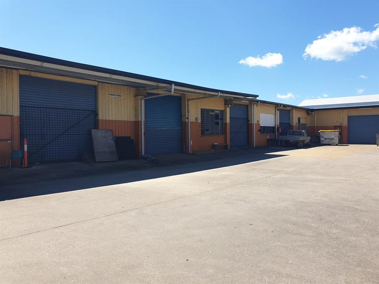Click to view all images 4 & 5/136 Aumuller Street Bungalow QLD 4870 - Image 2