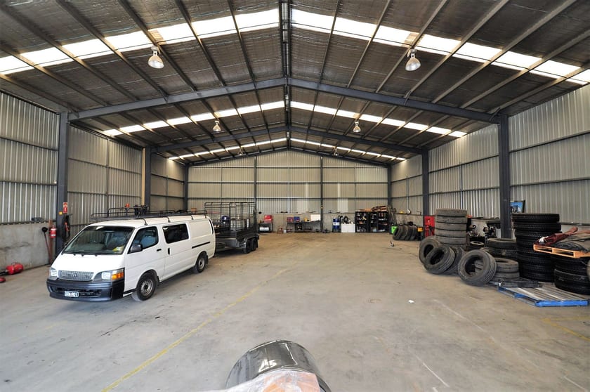 Click to view all images 7 Fitt Court East Bendigo VIC 3550 - Image 2