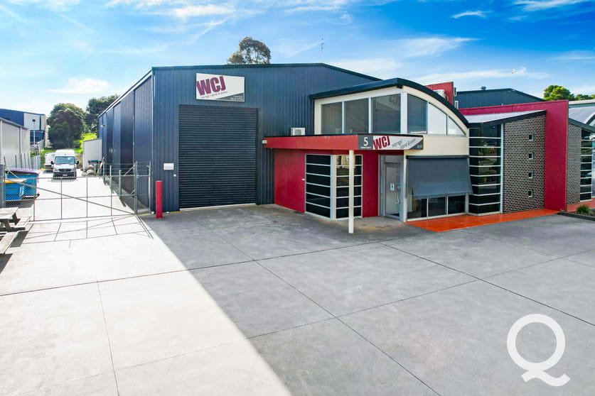 Click to view all images 5 JUNE COURT Warragul VIC 3820 - Image 2