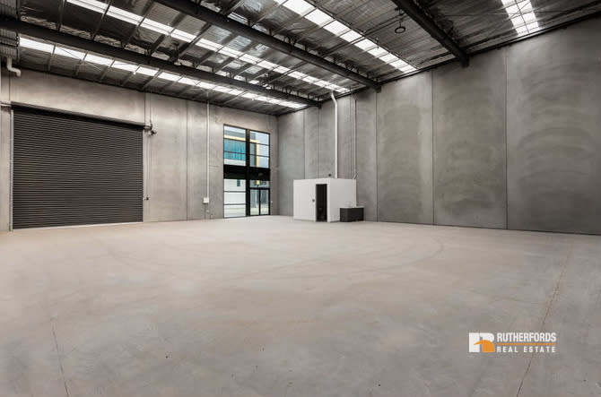 Click to view all images 10/2 Infinity Drive Truganina VIC 3029 - Image 2