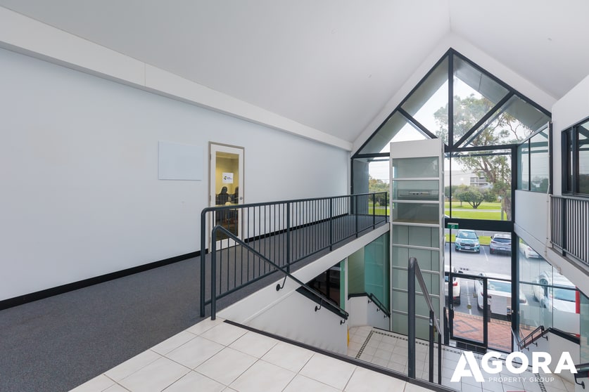 Click to view all images 9/14-16 Commodore Drive Rockingham WA 6168 - Image 2