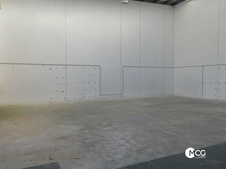 Click to view all images 2/39 Eucumbene Drive Ravenhall VIC 3023 - Image 2